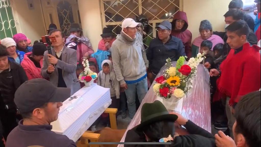 Los féretros de madre e hija fueron velados en su tierra natal. 